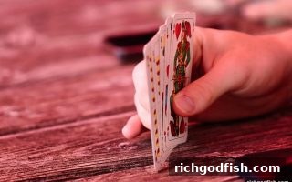 财神捕鱼实战指南：起手牌强度与赢牌概率的数据分析及止盈止损策略